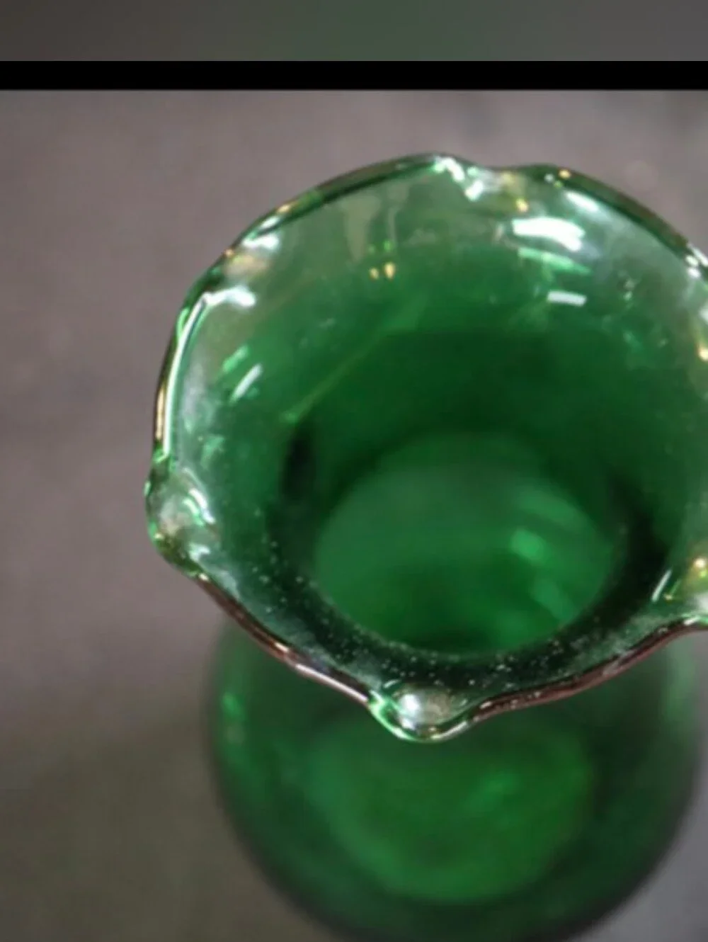 Vintage Anchor Hocking Forest/Hunter Green Glass 8” Crimped Top Vase